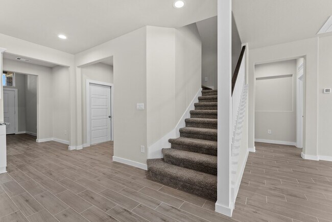 Building Photo - 2106 Somerset Dr