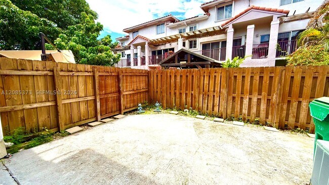 Building Photo - 10130 SW 154th Ct