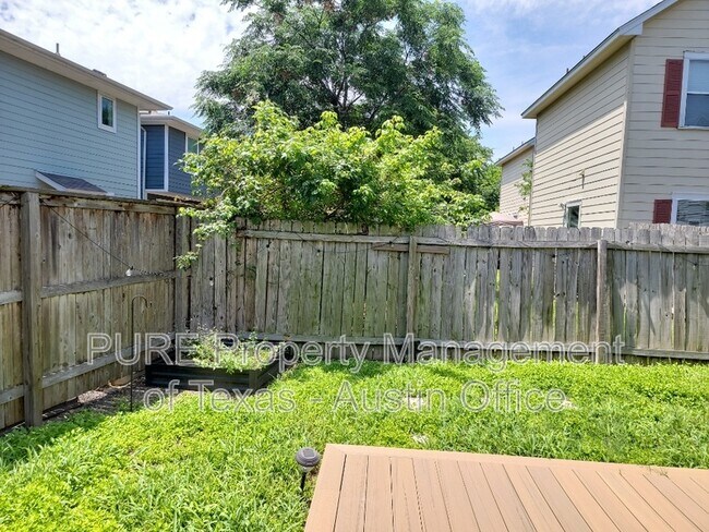 Building Photo - 2109 Maxwell Ln