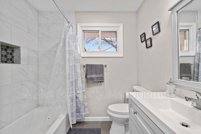 Building Photo - 2620 Englehardt St