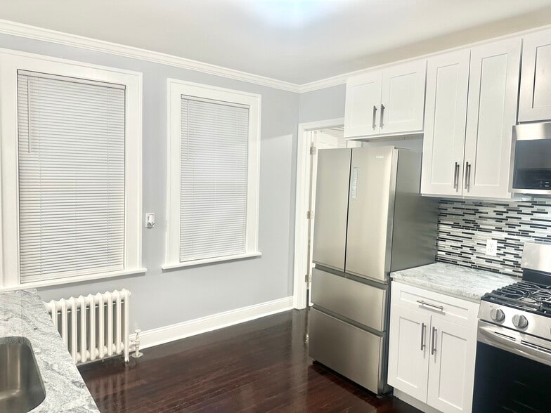 Building Photo - 67 Tremont Ave