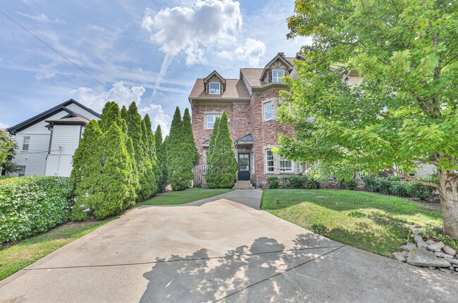 Building Photo - Perfect Brownstone in Sylvan Park near Wes...