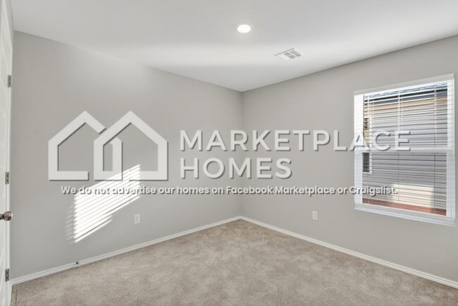 Building Photo - 812 NE 102nd Ter