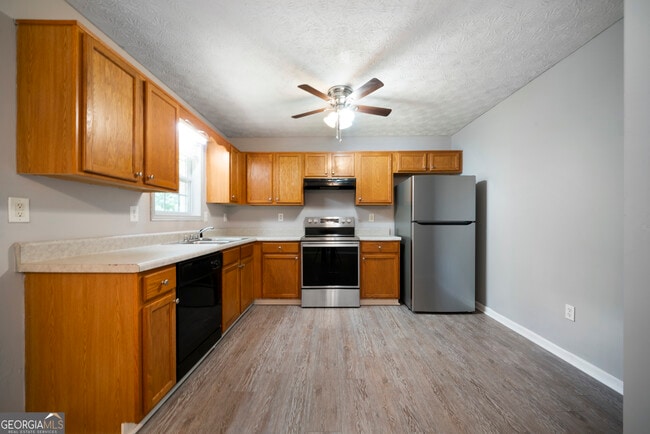 Building Photo - 347 Farm Brook Ln