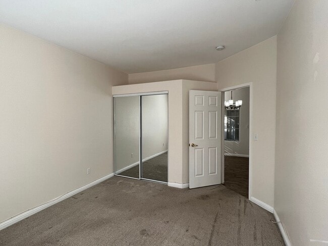 Building Photo - BEAUTIFUL UPGRADED CONDO/MANY AMENITIES - 3 BED, 2 BATH