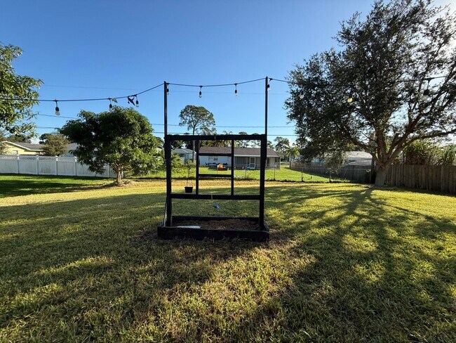 Building Photo - 1925 SW Libra Ln