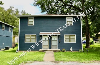 Building Photo - Nice 3 Bed 1.5 Bath Duplex in Leavenworth-Available NOW!!