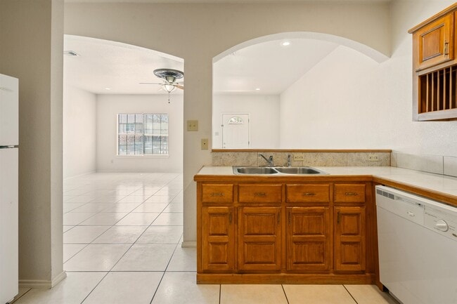 Building Photo - 113 Ramon Cardenas Dr
