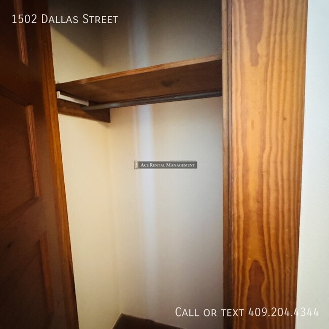 Building Photo - 1502 Dallas St