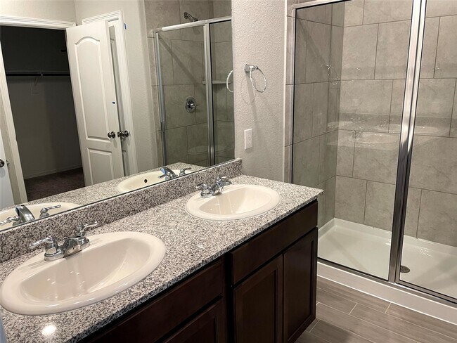 Building Photo - 25436 Northpark Lake Dr