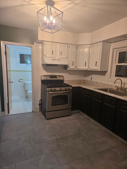 Building Photo - 489 Plymouth Ave