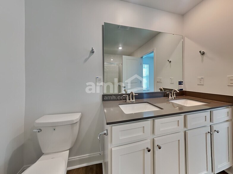 Building Photo - 305 Calla Lily Ct