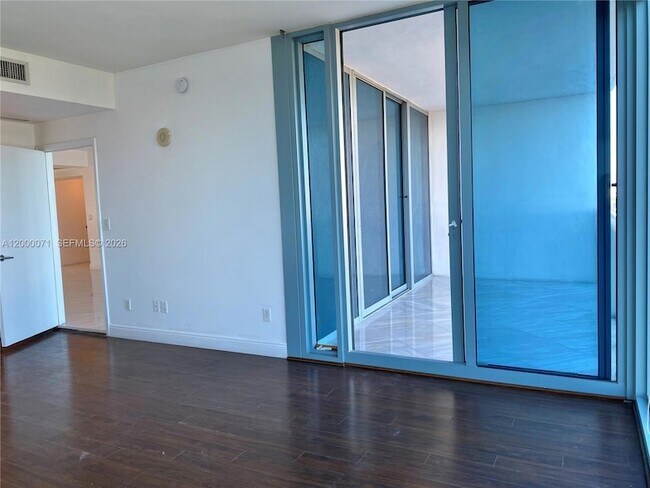 Building Photo - 601 NE 36th St