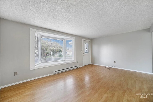 Building Photo - 1559 Aspen St