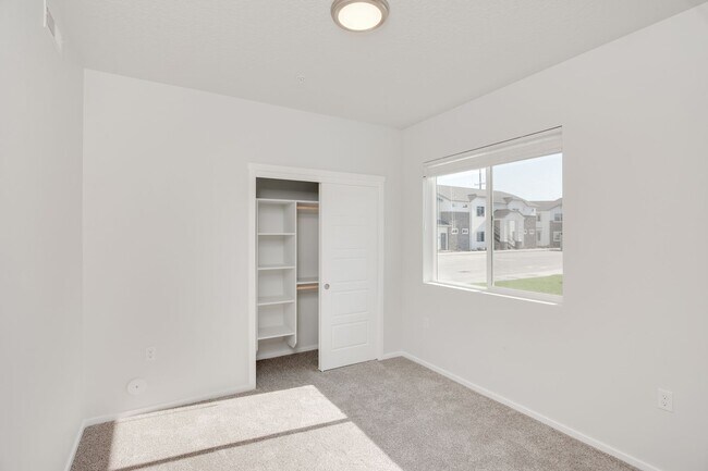 Building Photo - Experience Caldwell Living: Beautiful BRAND NEW 3 Bedroom Apartments!