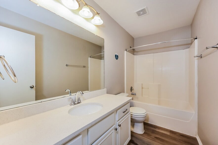 Building Photo - 3037 San Martin Dr