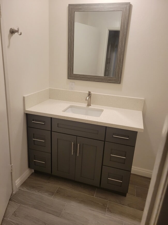 Building Photo - 723 Ivywood Dr