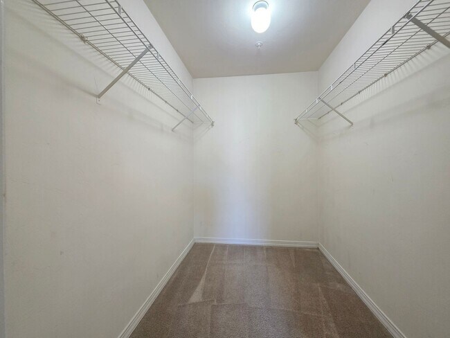 Building Photo - One Bedroom One Bathroom condominium second floor