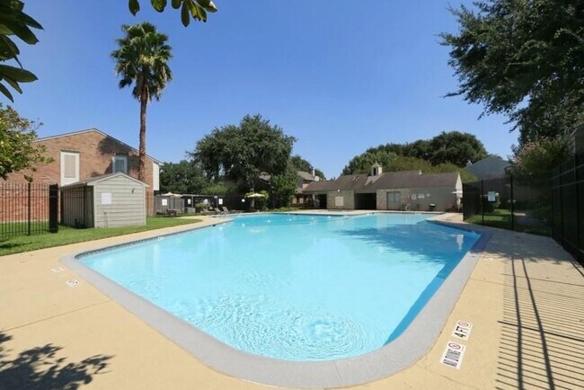 Building Photo - 9242 Westwood Village Dr