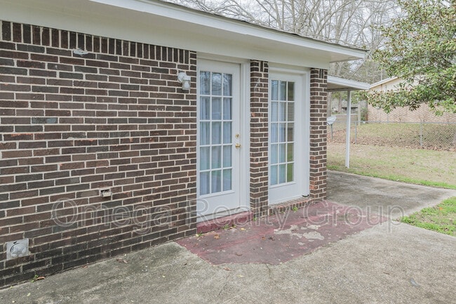 Building Photo - 102 Betty St