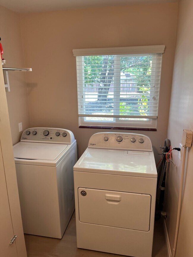 Building Photo - Los Gatos Living Just Minutes from Downtown & New Whole Foods