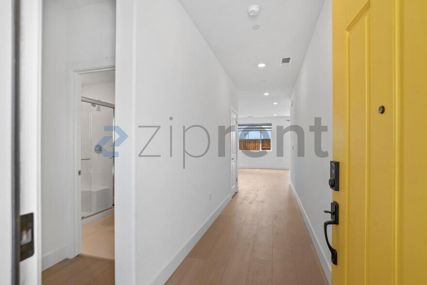 Building Photo - Unit