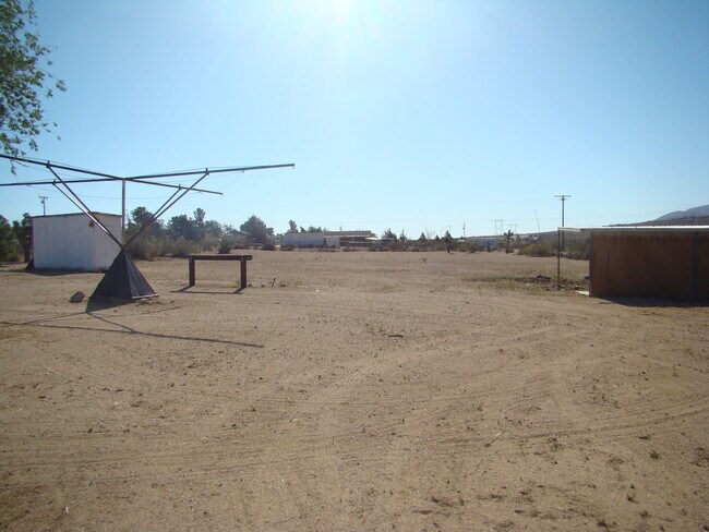 Building Photo - 3 BEDROOM HOME WITH WORKSHOP ON 2 1/2 ACRES