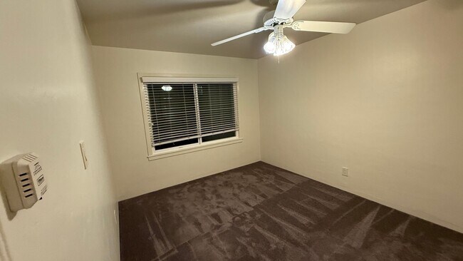 Building Photo - 216 Anita Rd