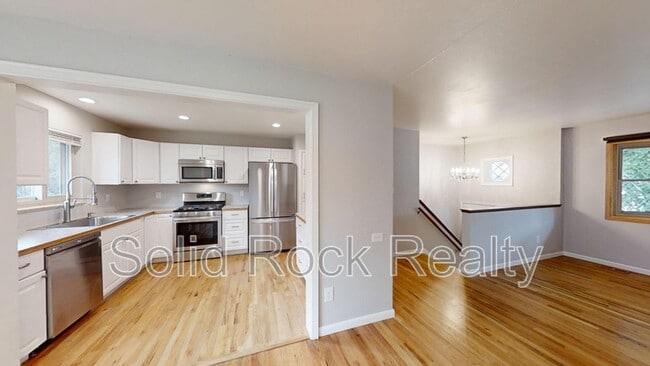 Building Photo - 635 Quebec St