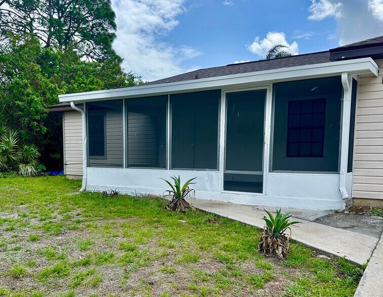 Building Photo - 1184 Sapphire St SE