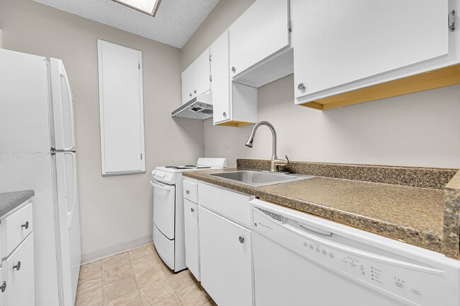 Building Photo - $1,395.00, 2 bed, 1 bath located in Denver...