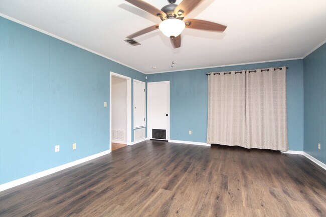 Building Photo - Beautiful 3BR Home in North Hill – Special...