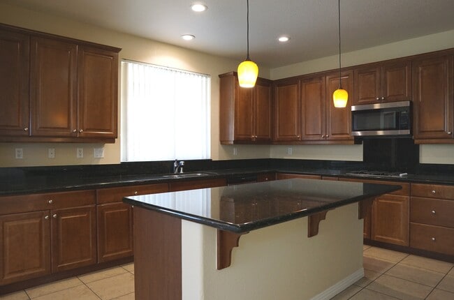 Building Photo - 35579 Domani Dr