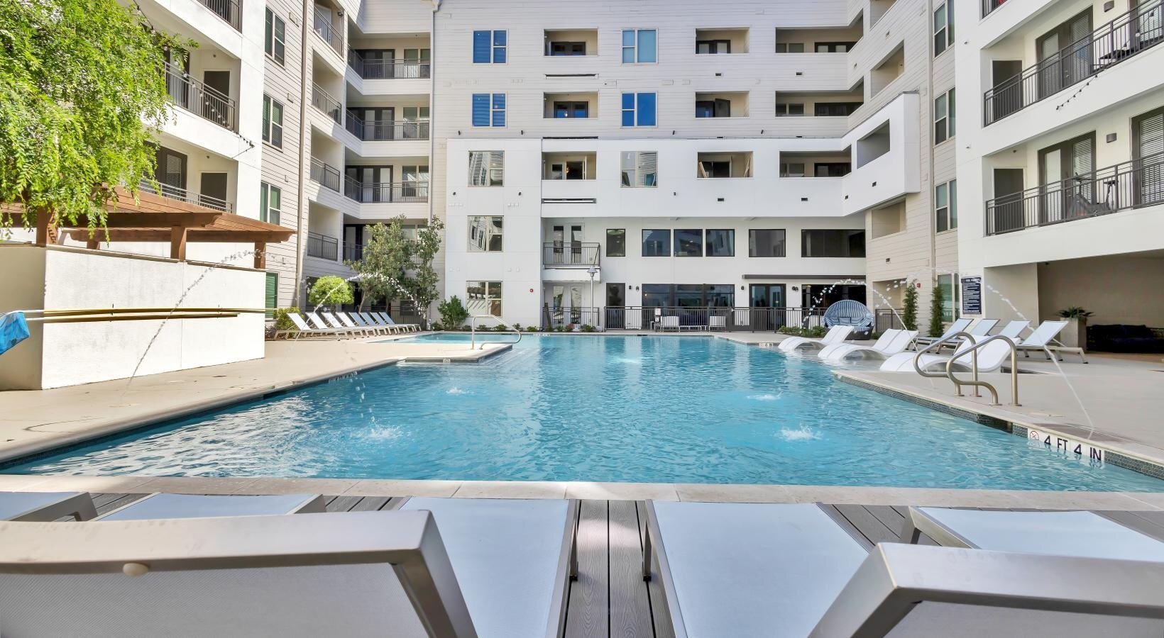 Building Photo - 2627 Live Oak St