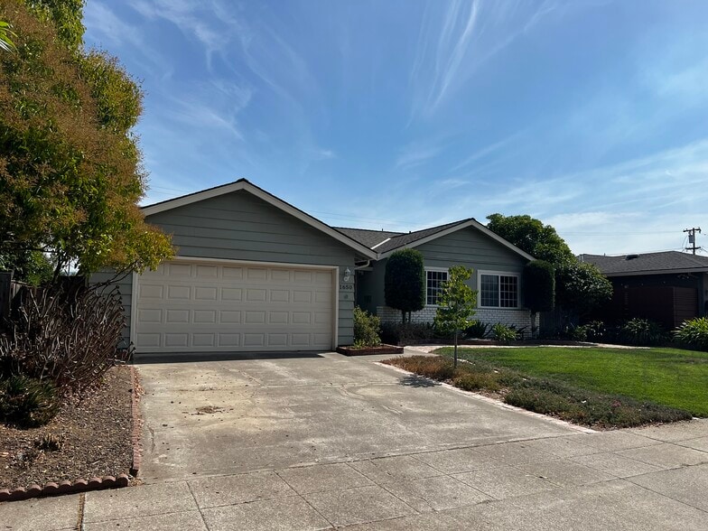 Building Photo - 1650 Glenroy Dr