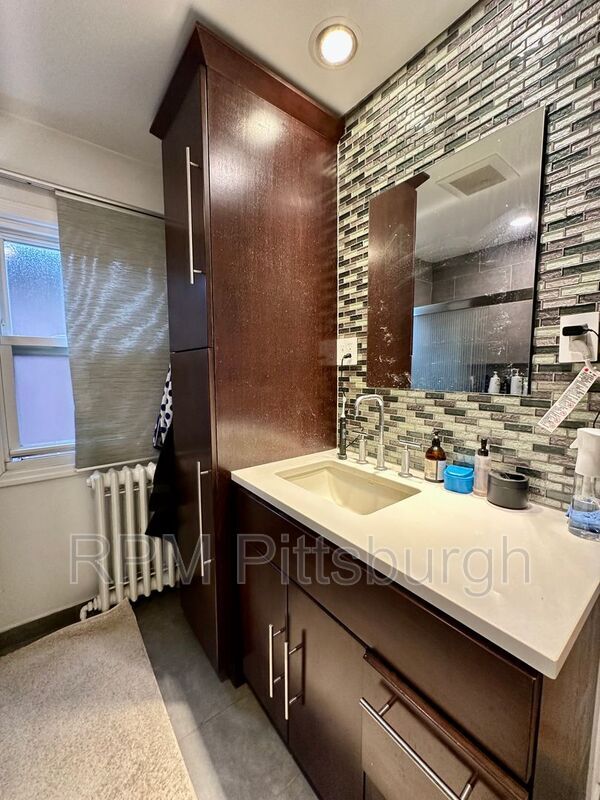 Building Photo - 6526 Rosemoor St