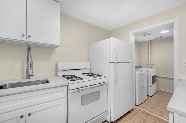 Building Photo - 1722 Yakona Rd