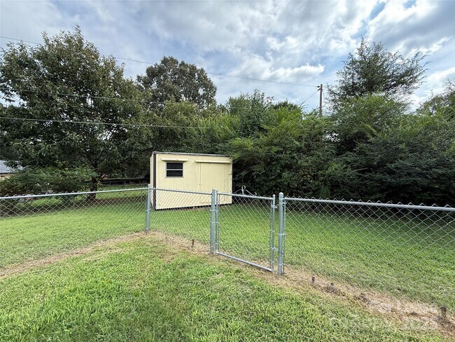 Building Photo - 4712 Jamee Dr