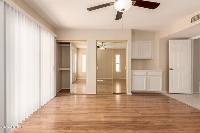 Building Photo - 3329 E Siesta Ln