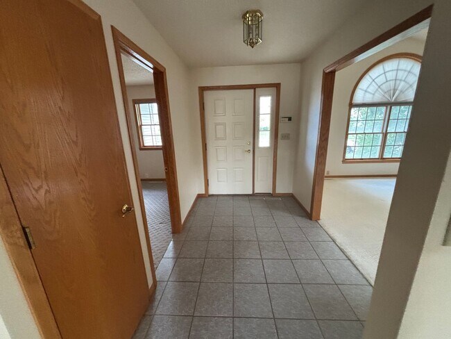 Building Photo - 154-154 Cayman St