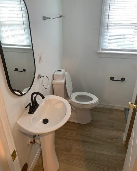 Building Photo - 1417 W Leigh St