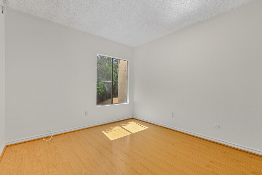 Building Photo - 18350 Hatteras St