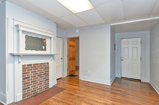 Building Photo - 117 Louis St