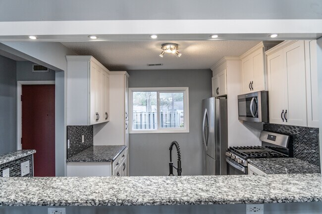 Building Photo - 109 Mallard Cove