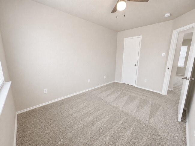 Building Photo - 14942 Sunset Creek Dr