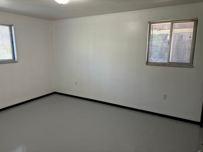 Building Photo - 114 Van Wyck Ave