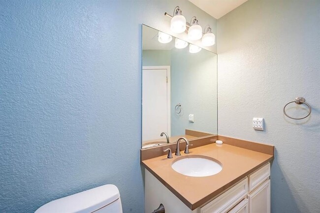 Building Photo - 6616 Mesa Hollow Dr