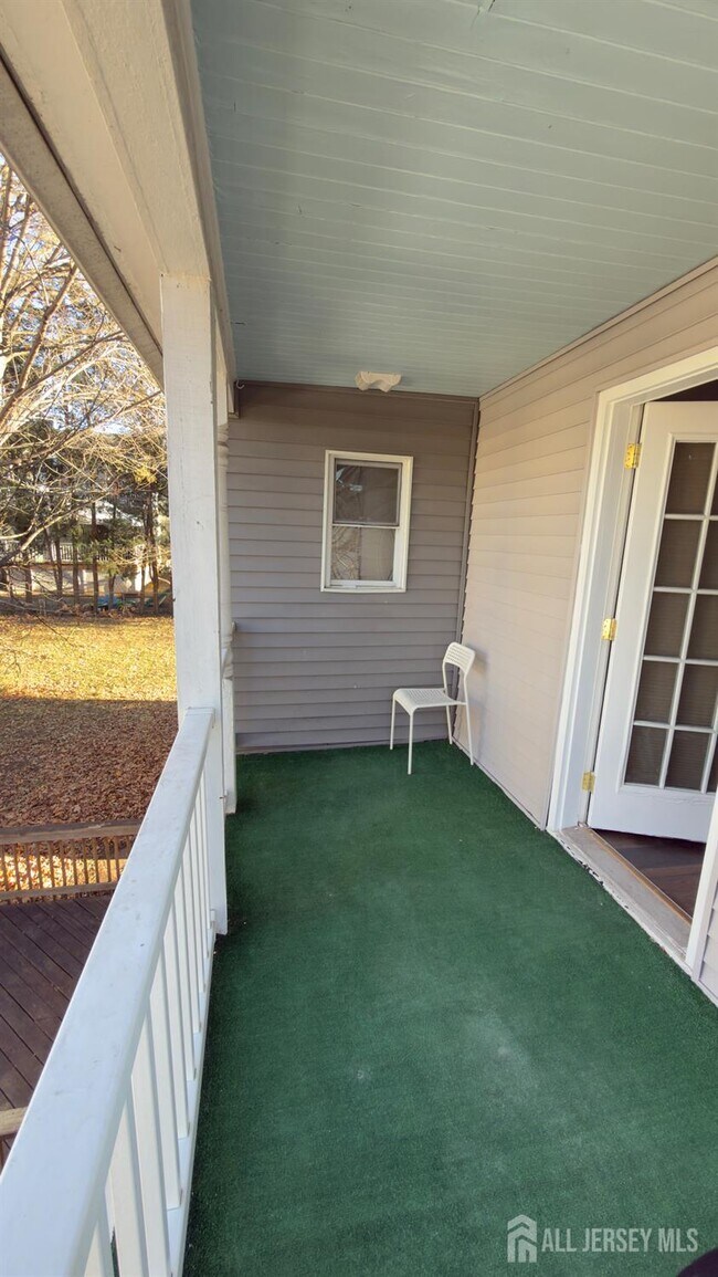 Building Photo - 55 Suydam St