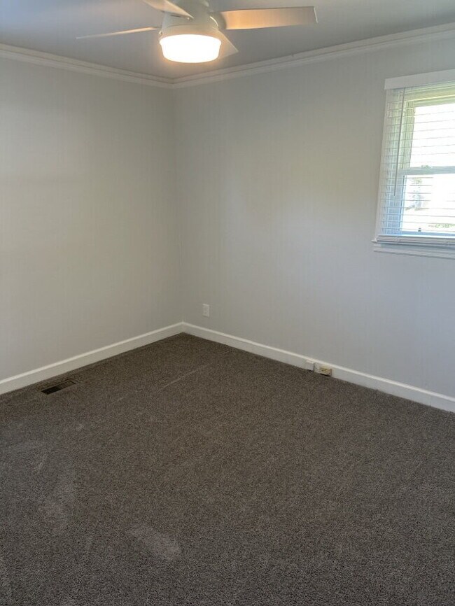 Building Photo - "Charming 3-Bedroom Retreat with 2 Full Baths in Piedmont – Cozy Comfort Awaits!"