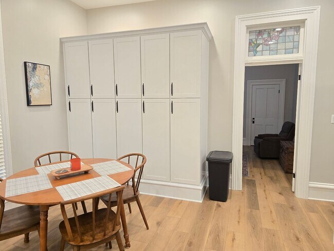 Building Photo - Full Furnished 2 Bed/1 Bath with Utilities Included